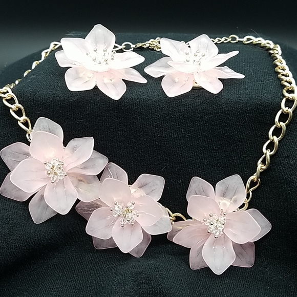 Jewelry - Necklace and Earrings Set